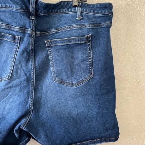 Torrid high waisted jeans shorts size 24 GUC - Picture 5 of 6
